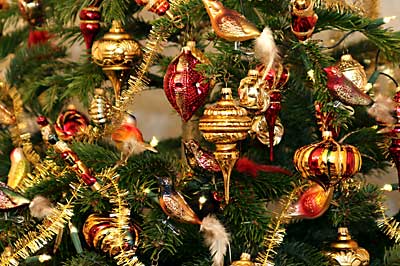 Christmas Tree Ornaments Make Creative Personal Gifts